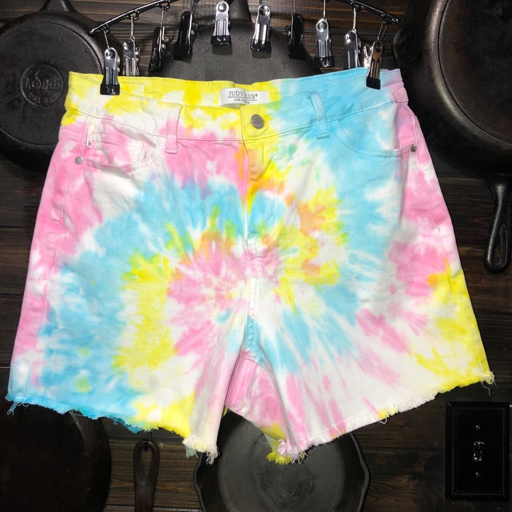 PREOWNED JUDY BLUE 1XL pastel tie dye raw hem denim jean shorts retro hippie